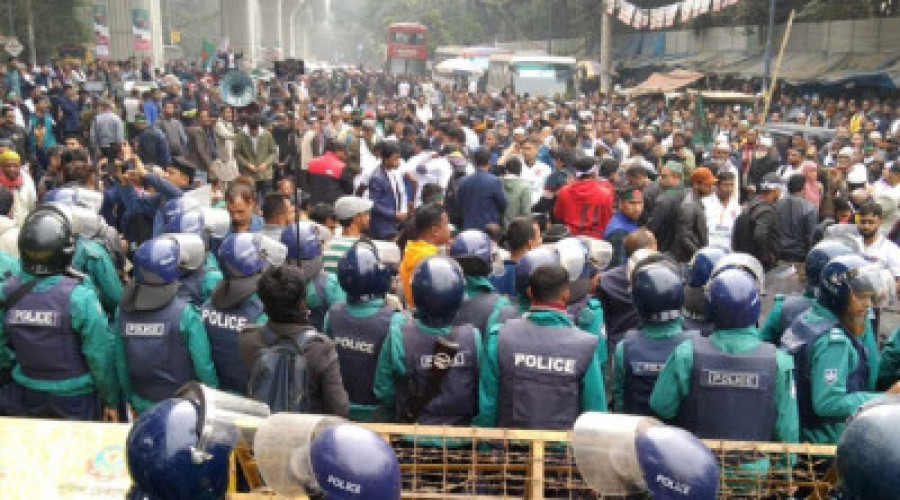 বিডিআরের ‘নিরপরাধ’ সদস্যদের মুক্তির দাবিতে পদযাত্রা, শাহবাগে পুলিশের বাধা